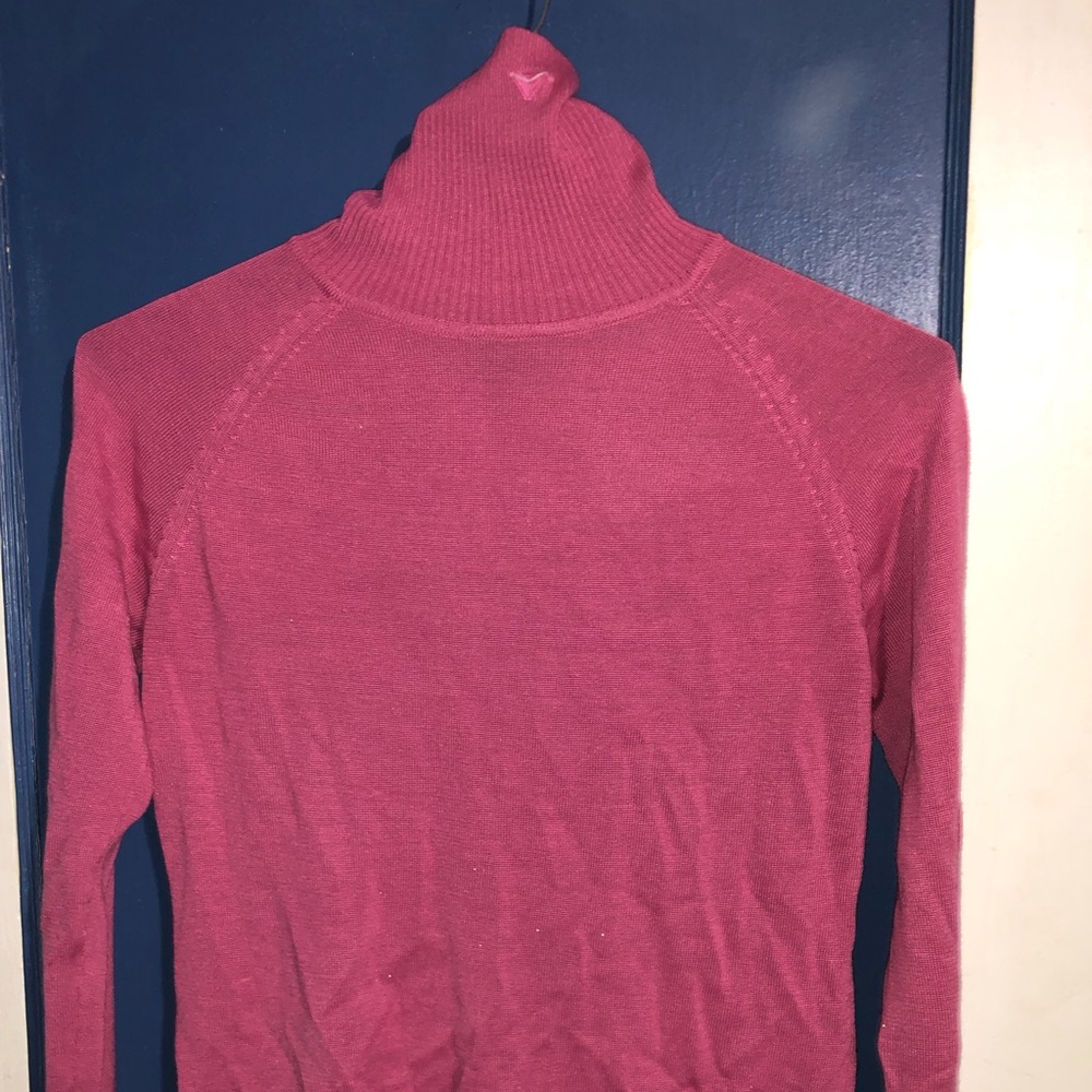 GK Woman’s turtle neck medium